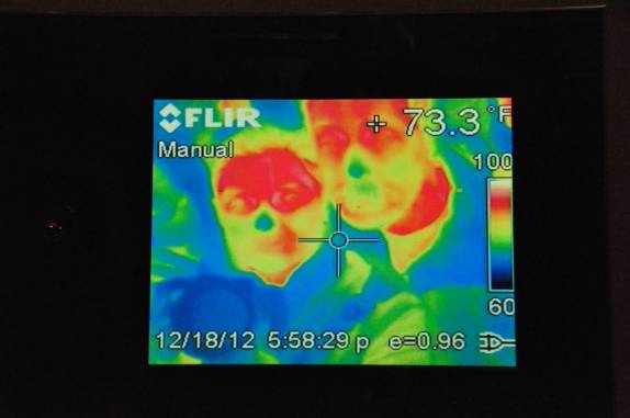 Imagem térmica do casal 1000dias, no Griffith Observatory, em Los Angeles, na Califórnia - Estados Unidos